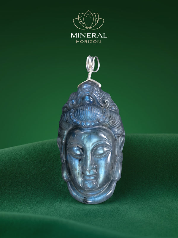 Pendentif tête de Bouddha en labradorite – reflets de sagesse