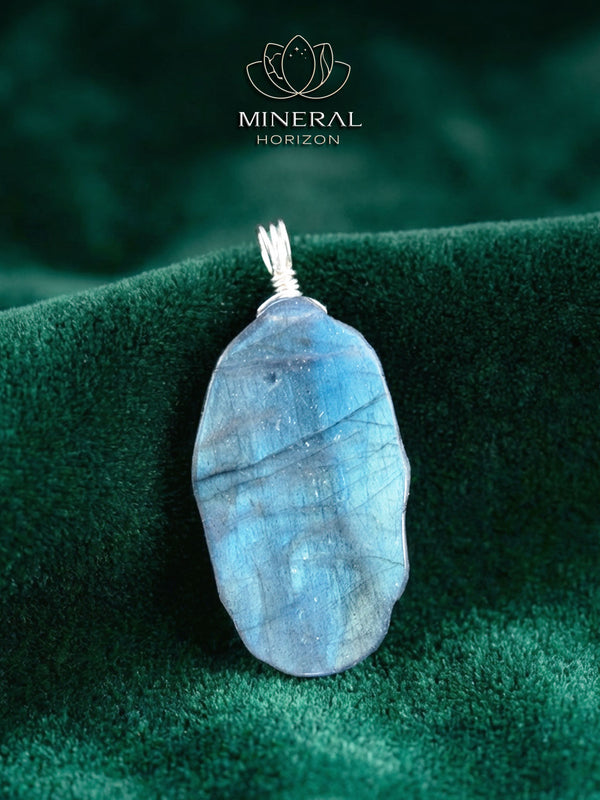 Pendentif - Tête de bouddha en labradorite