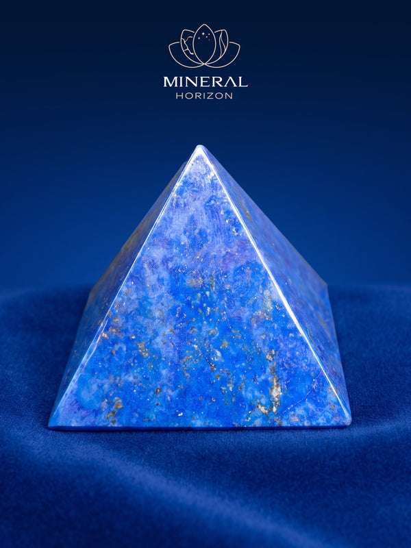 Pyramide en lapis-lazuli – élégance intemporelle