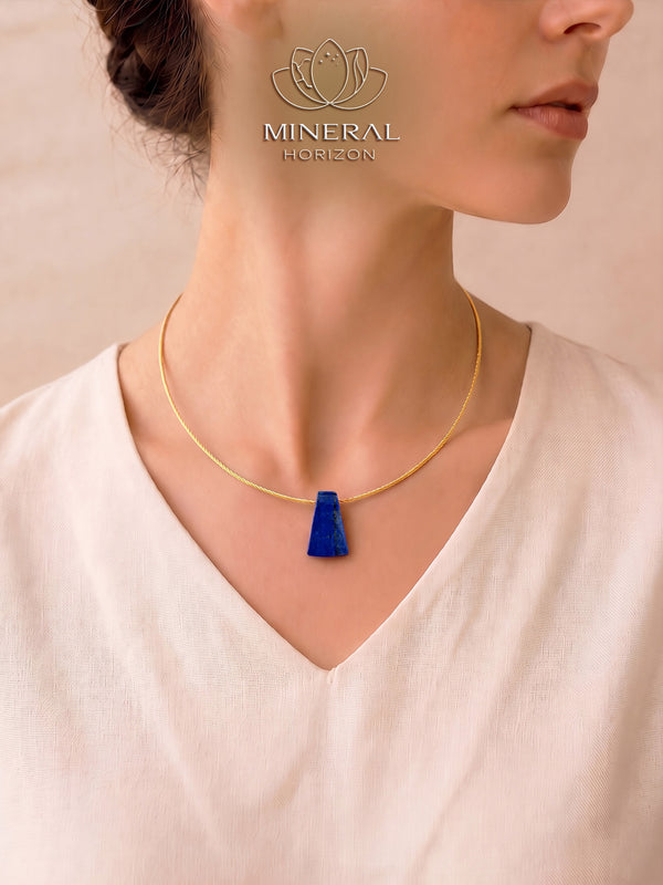 Pendentif en trapèze en lapis-lazuli lisse et brut