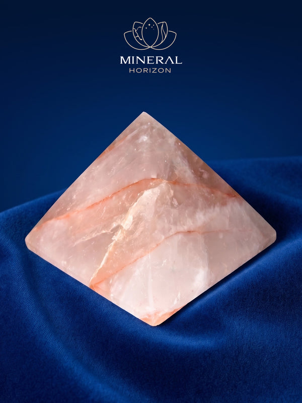 Pyramide en quartz hématoïde rouge – L'éveil de la force intérieure